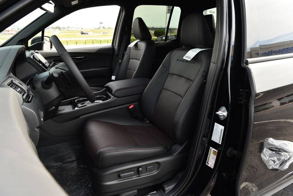 Honda Ridgeline Vehicle Full-screen Gallery Image 25