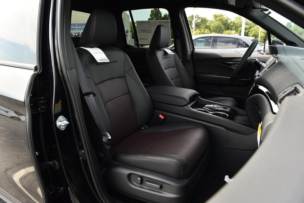 Honda Ridgeline Vehicle Full-screen Gallery Image 26