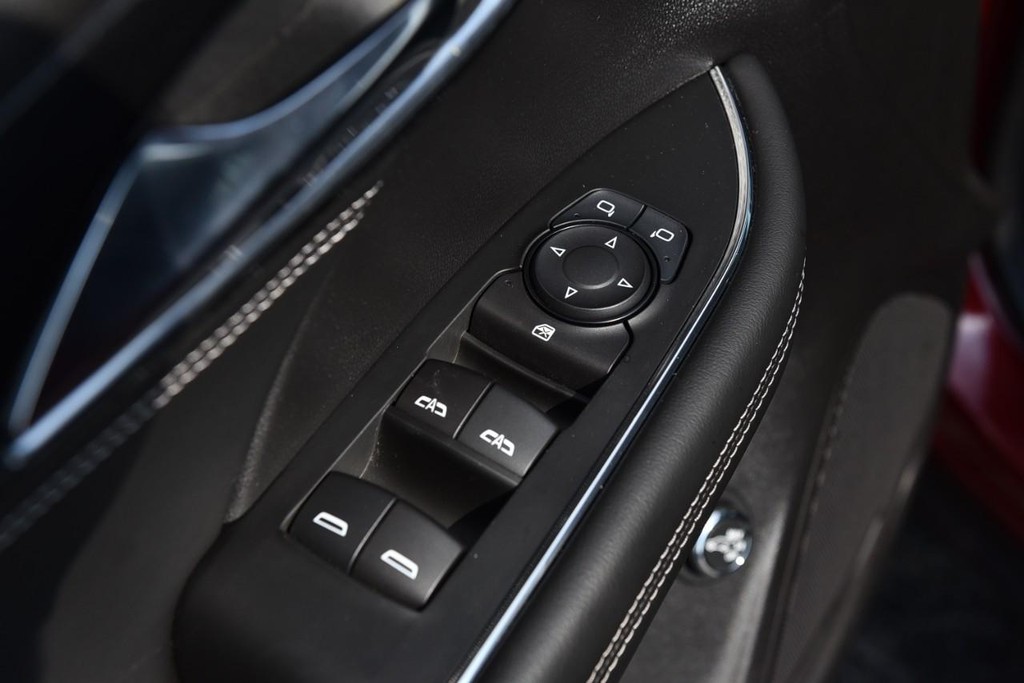 Buick Envision Vehicle Full-screen Gallery Image 08