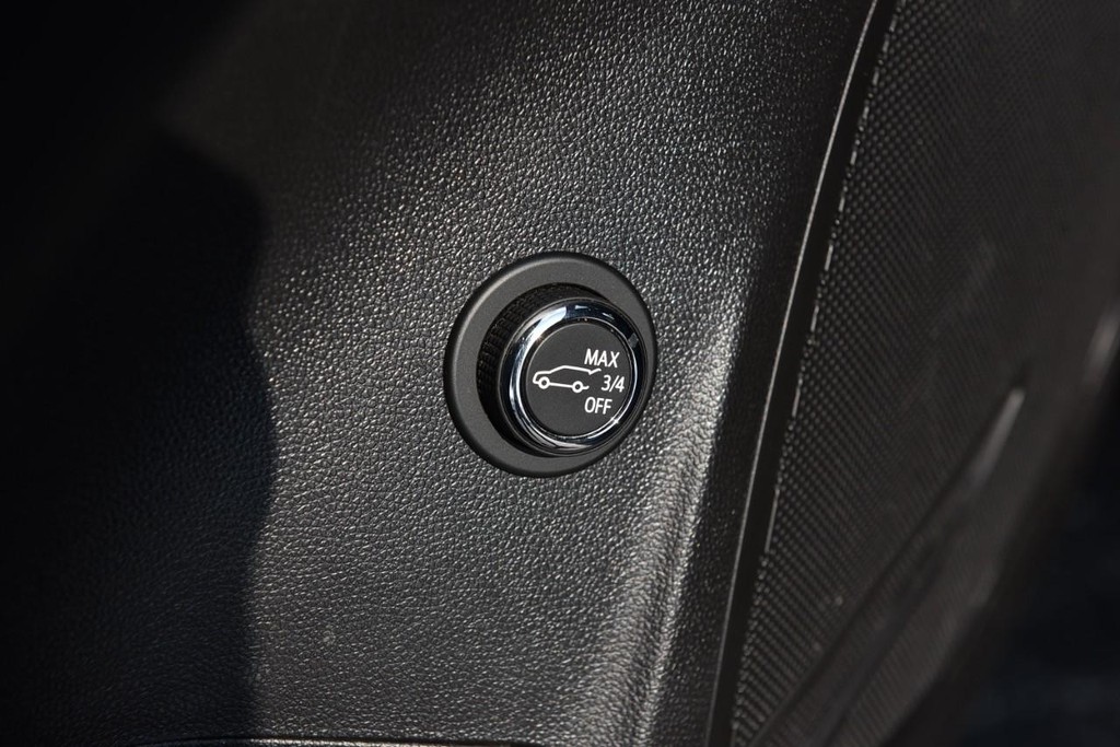 Buick Envision Vehicle Full-screen Gallery Image 09
