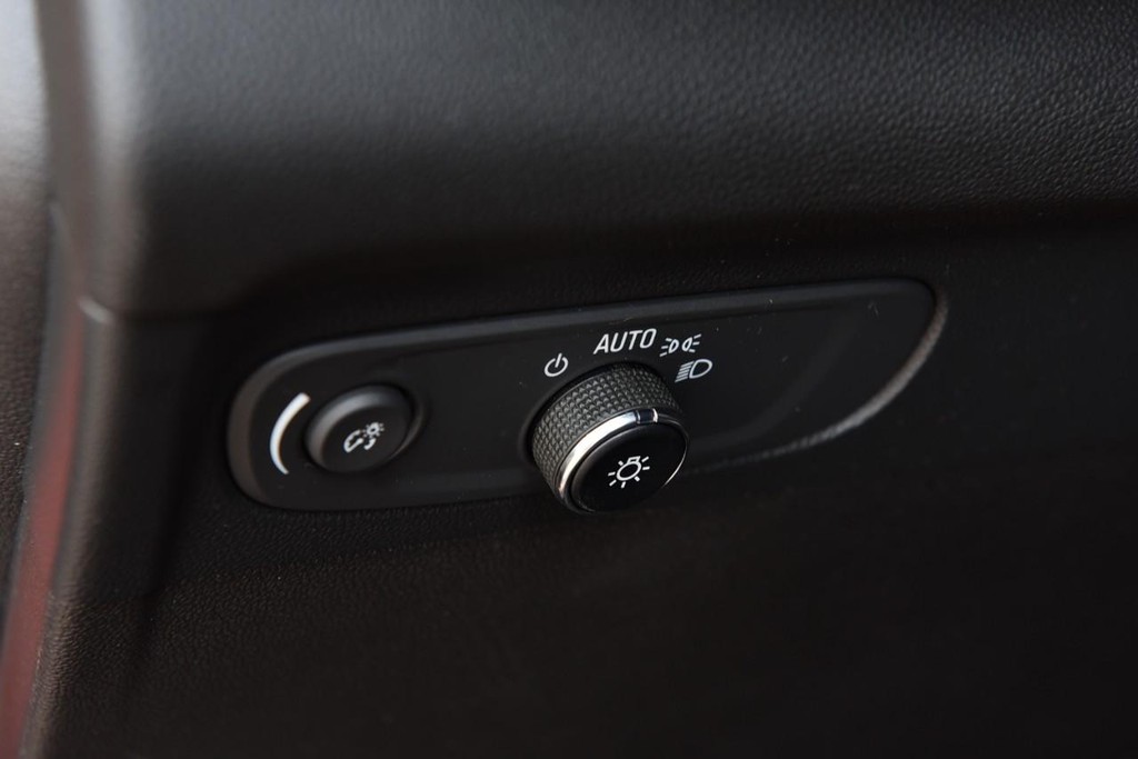 Buick Envision Vehicle Full-screen Gallery Image 11