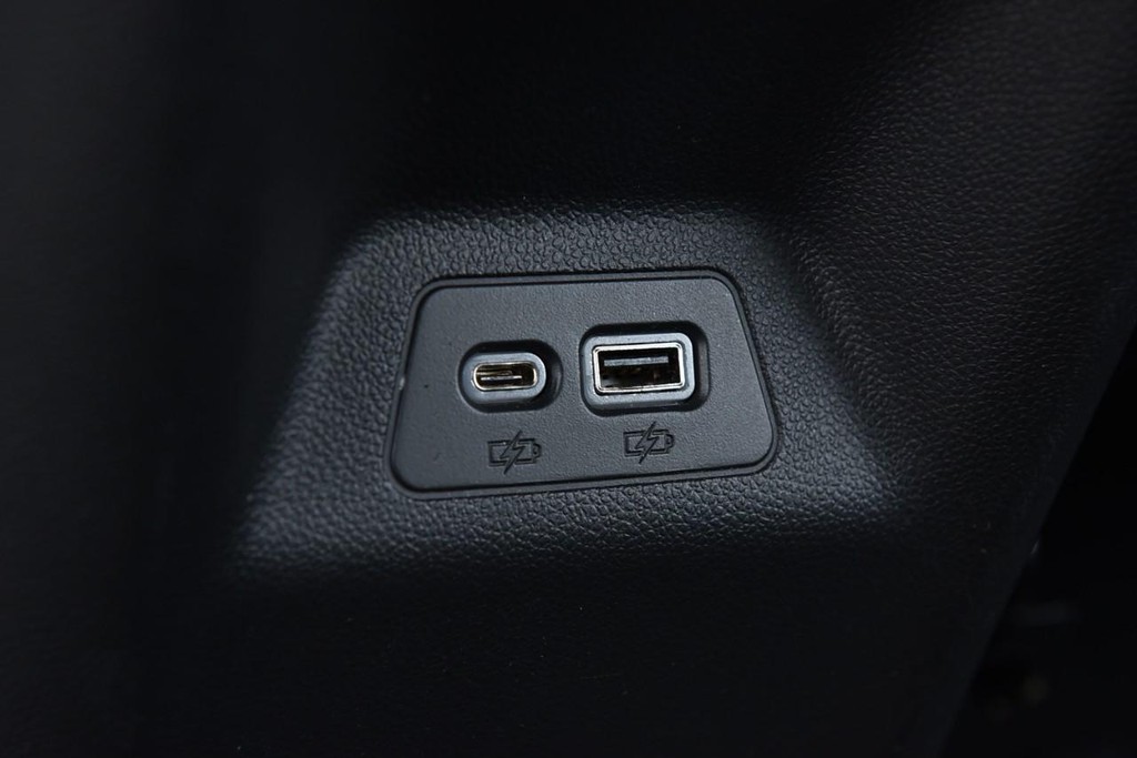 Buick Envision Vehicle Full-screen Gallery Image 24