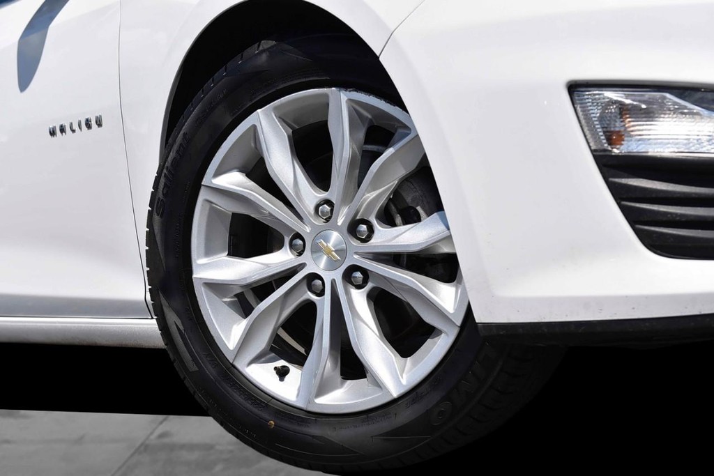 Chevrolet Malibu Vehicle Full-screen Gallery Image 03