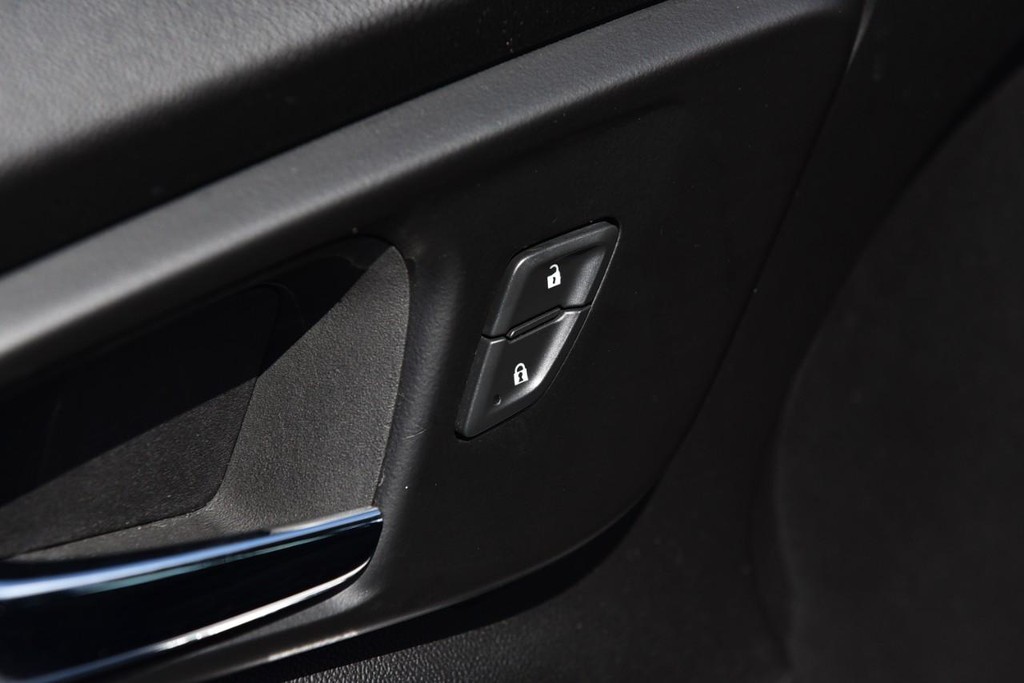 Chevrolet Malibu Vehicle Full-screen Gallery Image 09