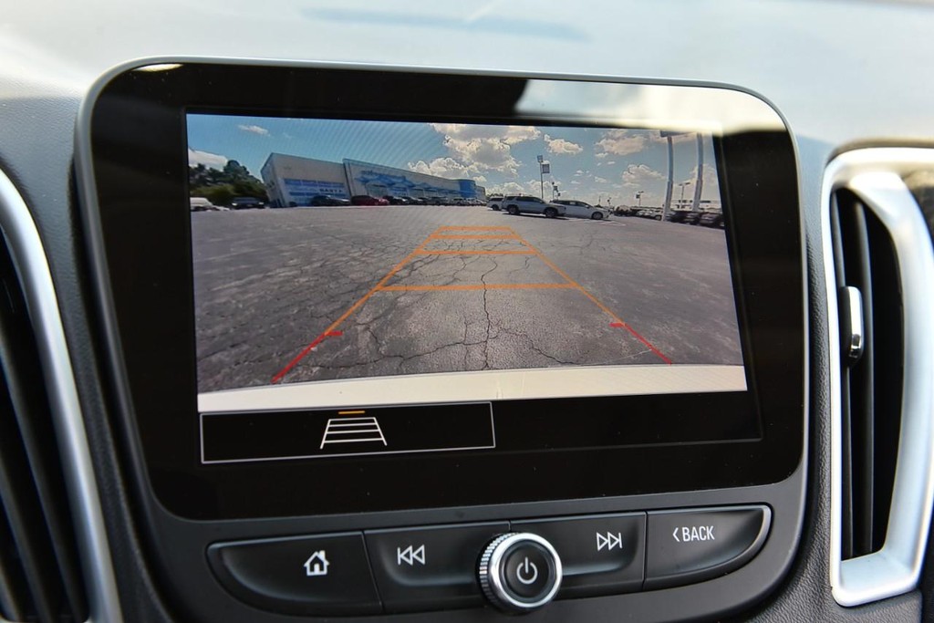 Chevrolet Malibu Vehicle Full-screen Gallery Image 12