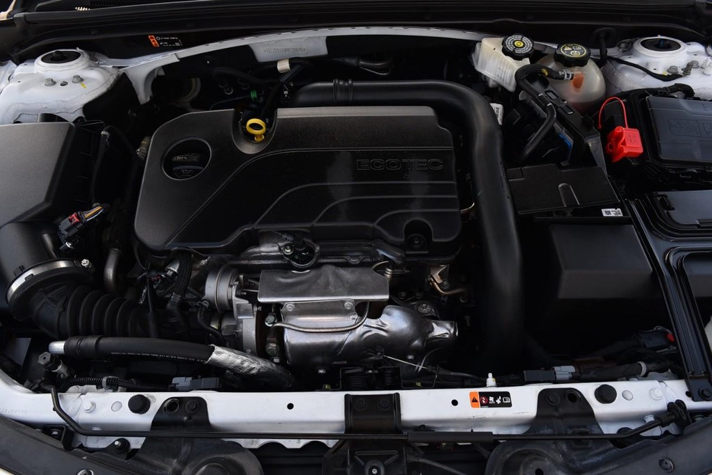 Chevrolet Malibu Vehicle Full-screen Gallery Image 24
