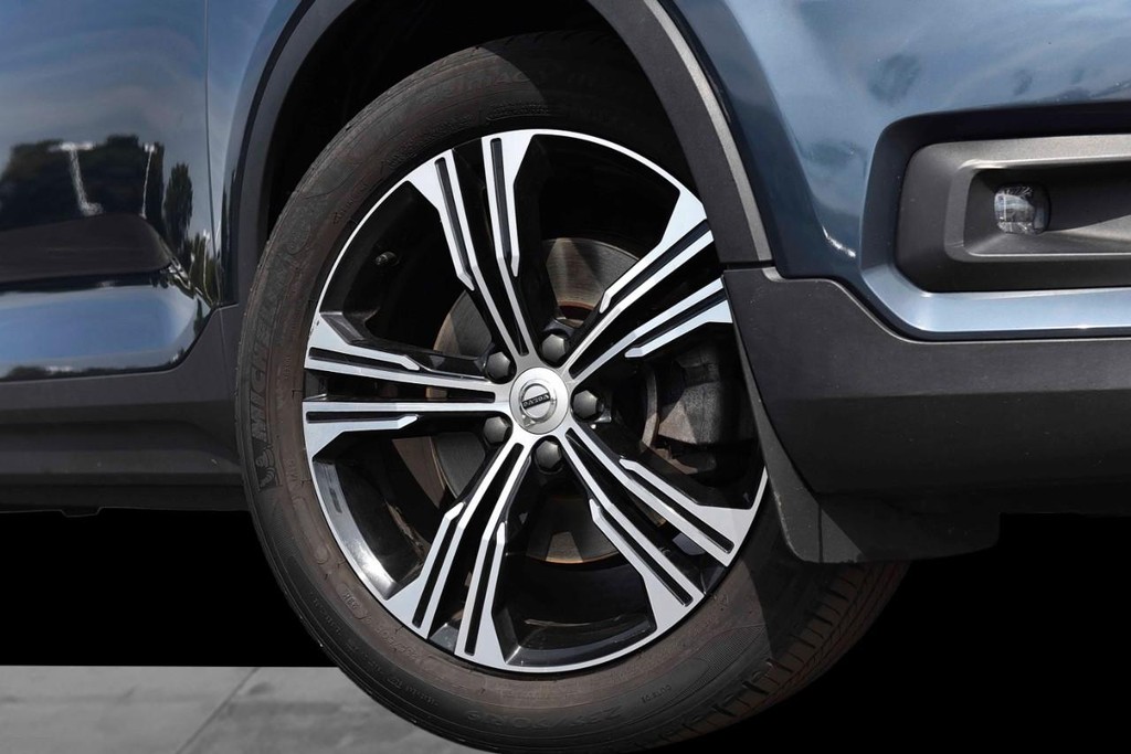 Volvo XC40 Vehicle Image 03