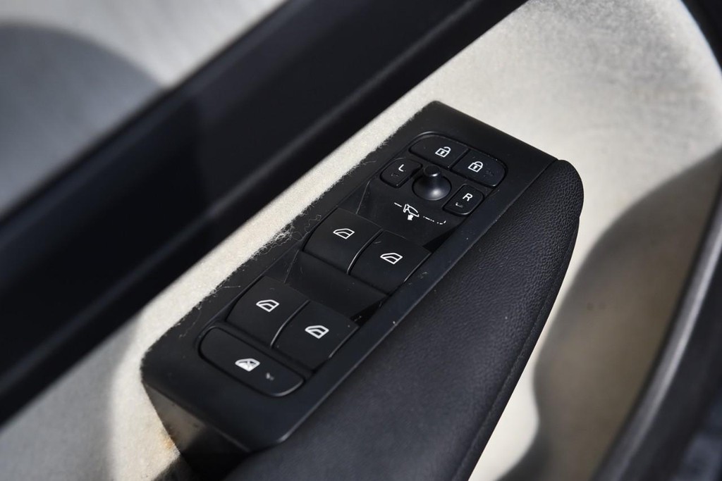Volvo XC40 Vehicle Image 08