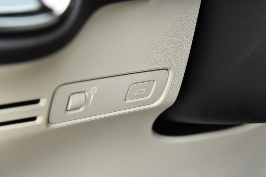 Volvo XC40 Vehicle Image 12