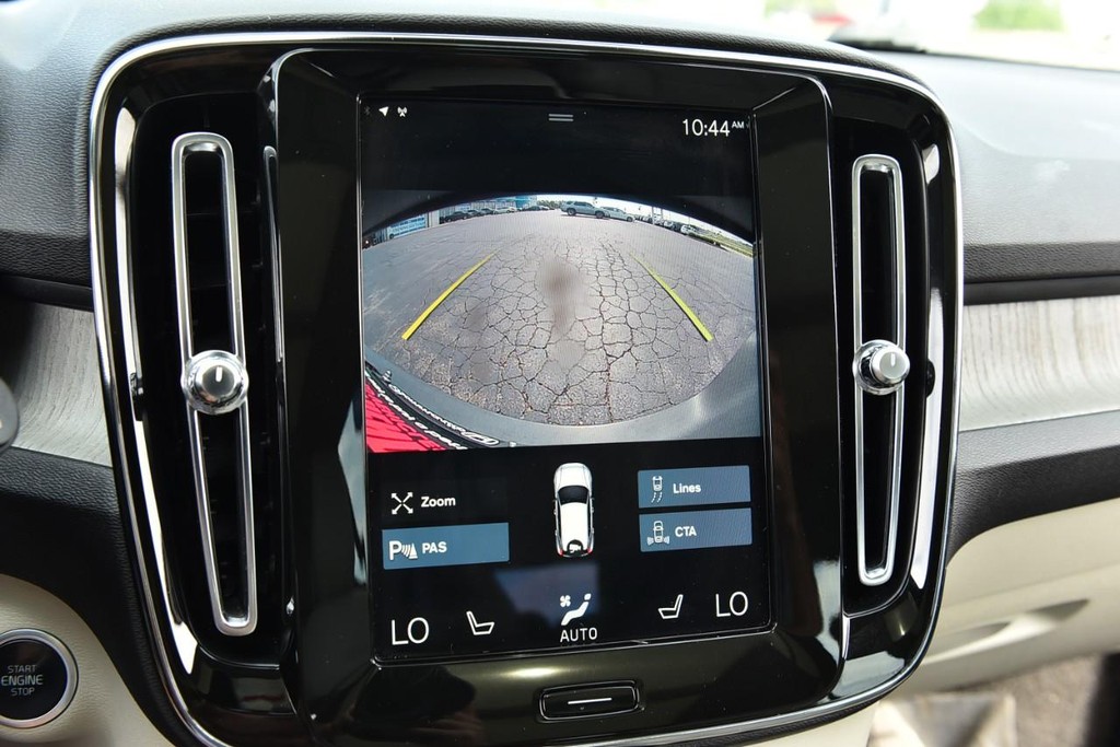 Volvo XC40 Vehicle Image 14