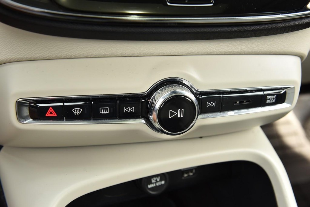 Volvo XC40 Vehicle Image 15