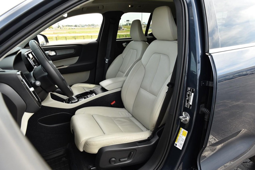Volvo XC40 Vehicle Image 22