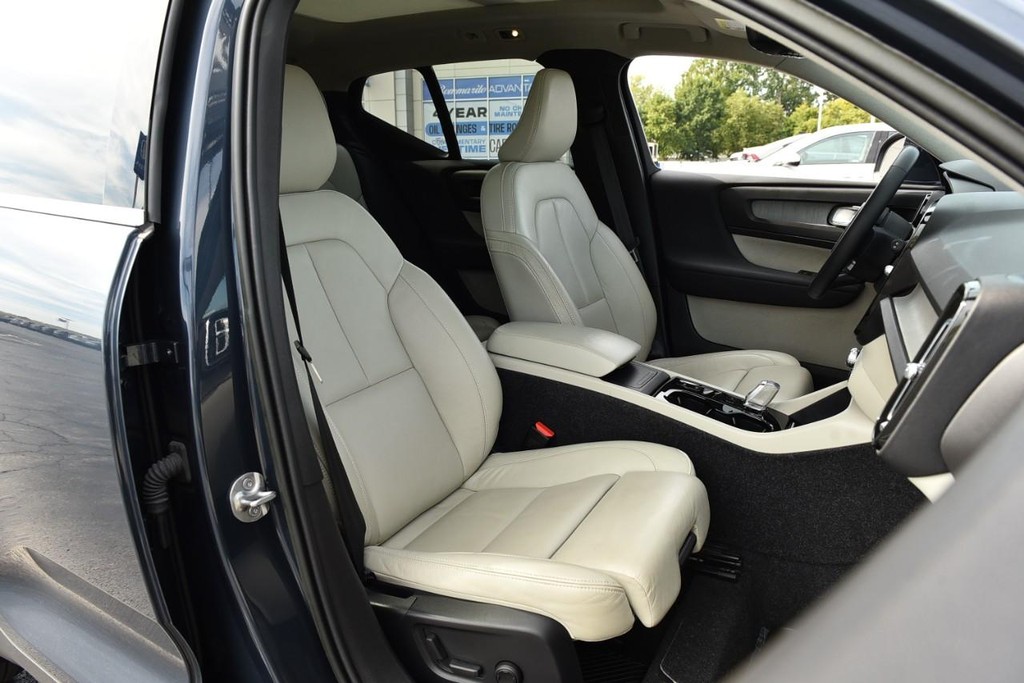 Volvo XC40 Vehicle Image 23