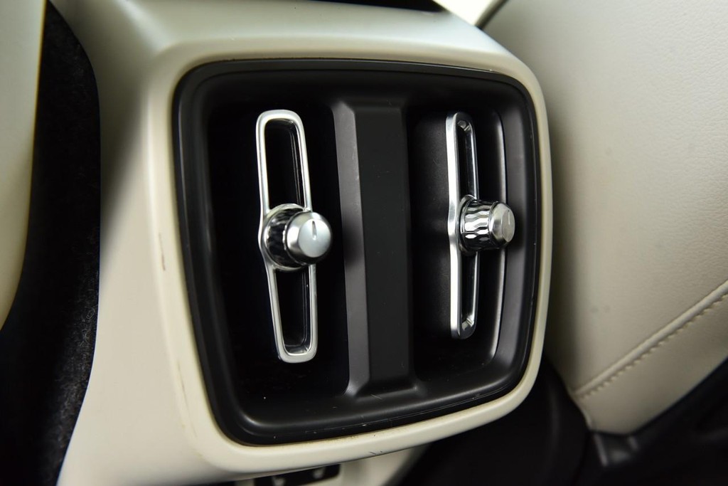 Volvo XC40 Vehicle Image 26