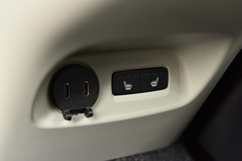Volvo XC40 Vehicle Image 27