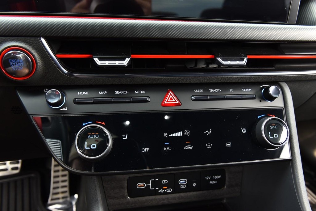 Hyundai Sonata Vehicle Image 16