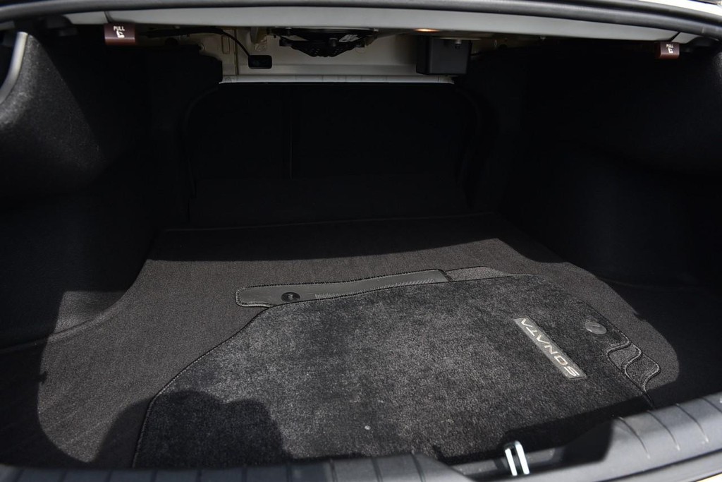 Hyundai Sonata Vehicle Image 28