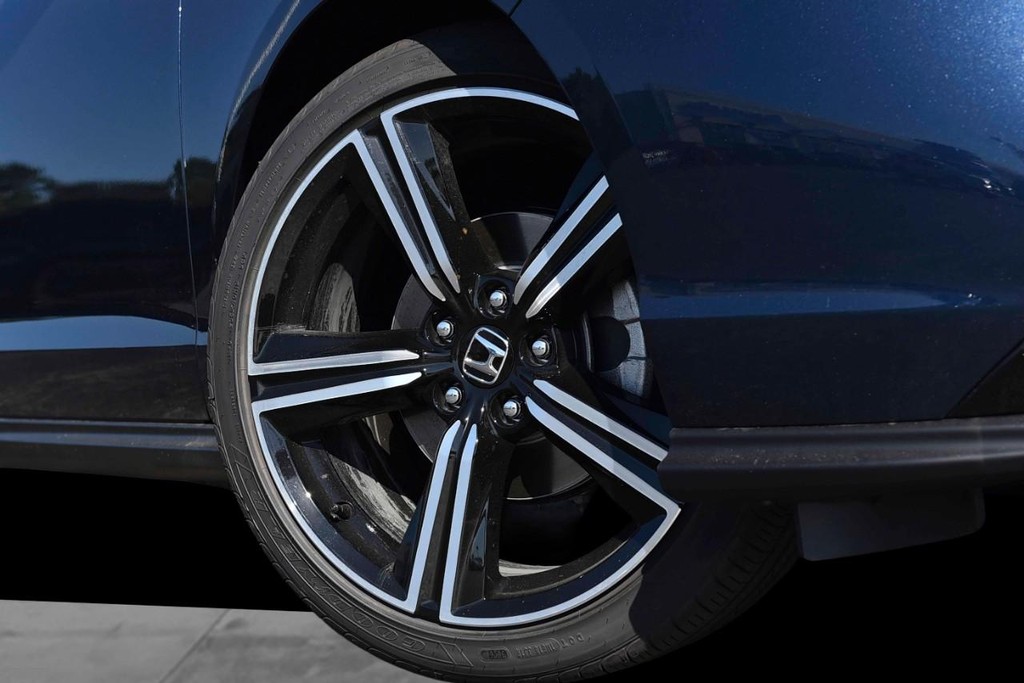 Honda Accord Sedan Vehicle Image 03
