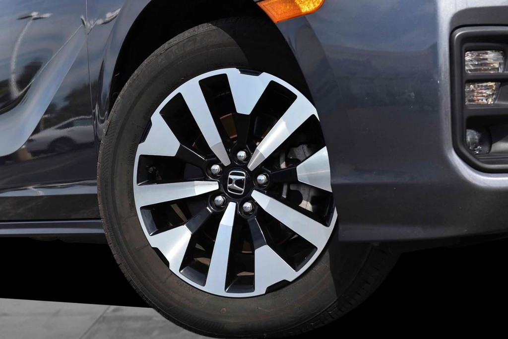 Honda Odyssey Vehicle Full-screen Gallery Image 3