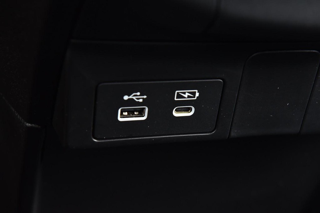 Honda Odyssey Vehicle Full-screen Gallery Image 18