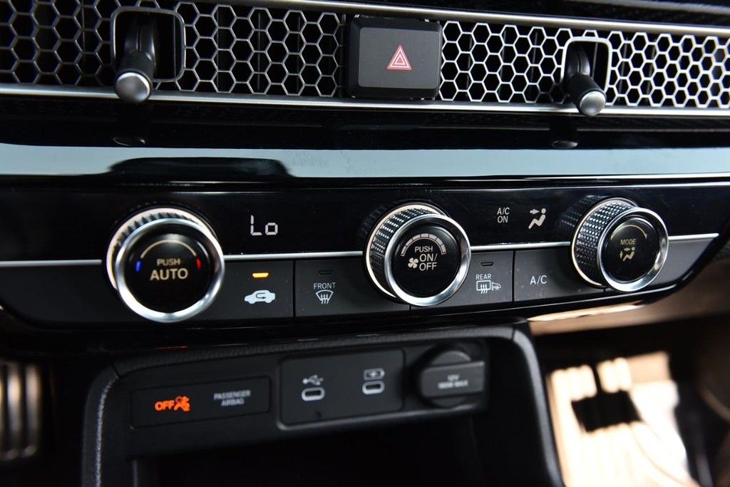 Honda Civic Hatchback Vehicle Image 15