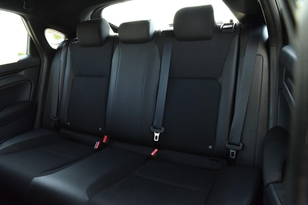 Honda Civic Hatchback Vehicle Image 22