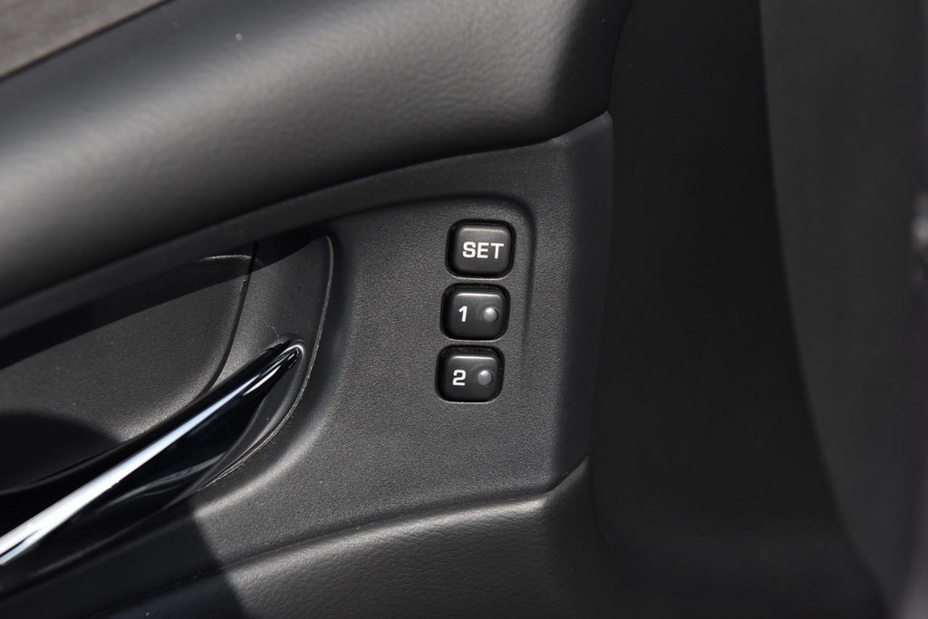 Nissan Murano Vehicle Full-screen Gallery Image 9