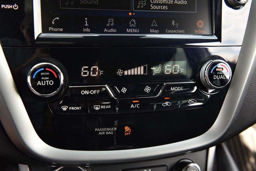 Nissan Murano Vehicle Full-screen Gallery Image 19