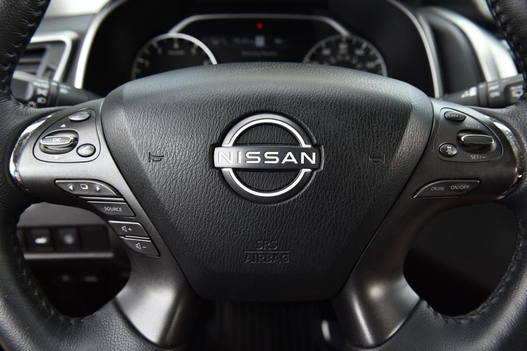 Nissan Murano Vehicle Full-screen Gallery Image 22