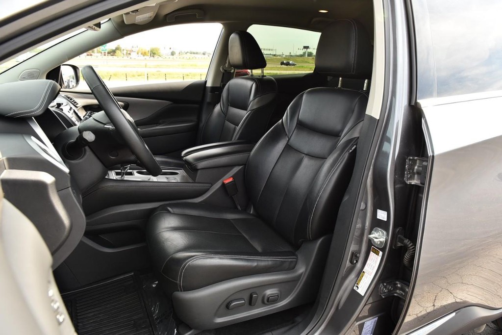Nissan Murano Vehicle Full-screen Gallery Image 23