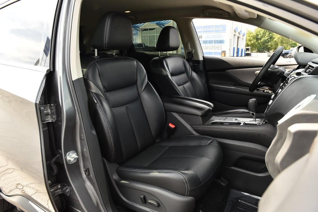 Nissan Murano Vehicle Full-screen Gallery Image 24