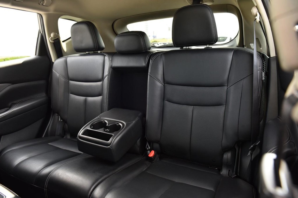 Nissan Murano Vehicle Full-screen Gallery Image 25