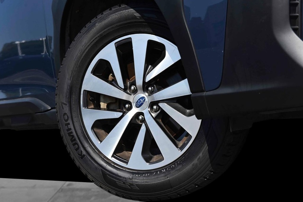 Subaru Outback Vehicle Full-screen Gallery Image 3