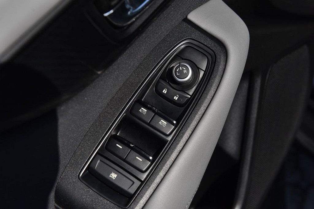 Subaru Outback Vehicle Full-screen Gallery Image 8