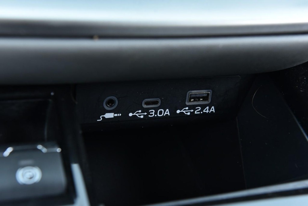 Subaru Outback Vehicle Full-screen Gallery Image 15
