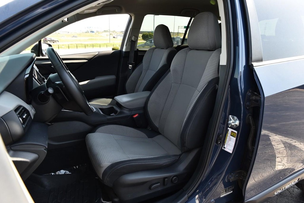 Subaru Outback Vehicle Full-screen Gallery Image 18