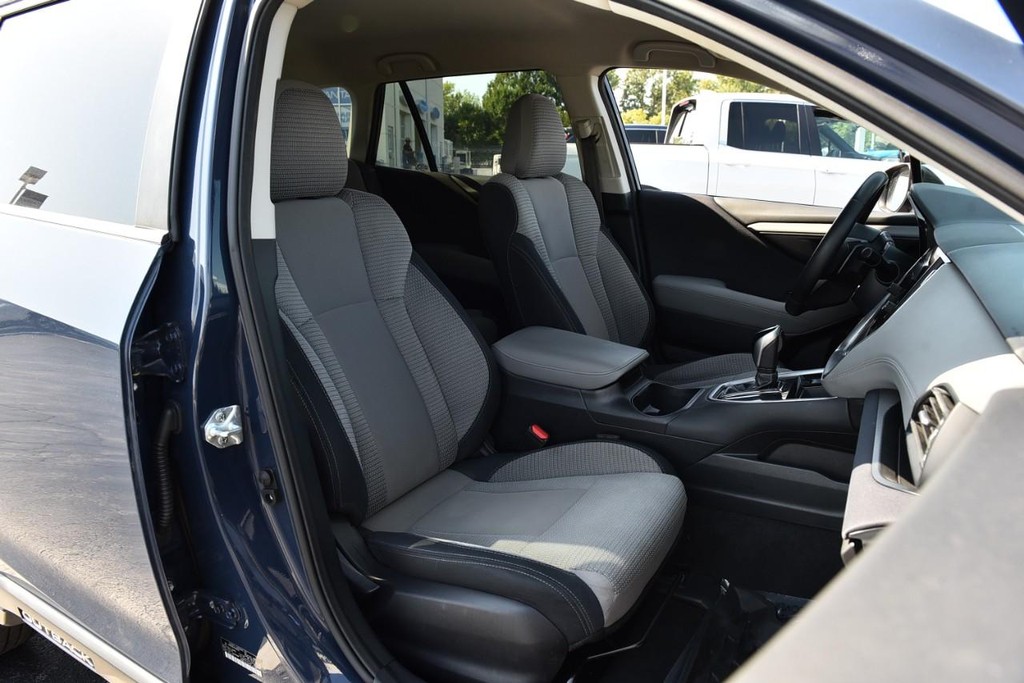 Subaru Outback Vehicle Full-screen Gallery Image 19