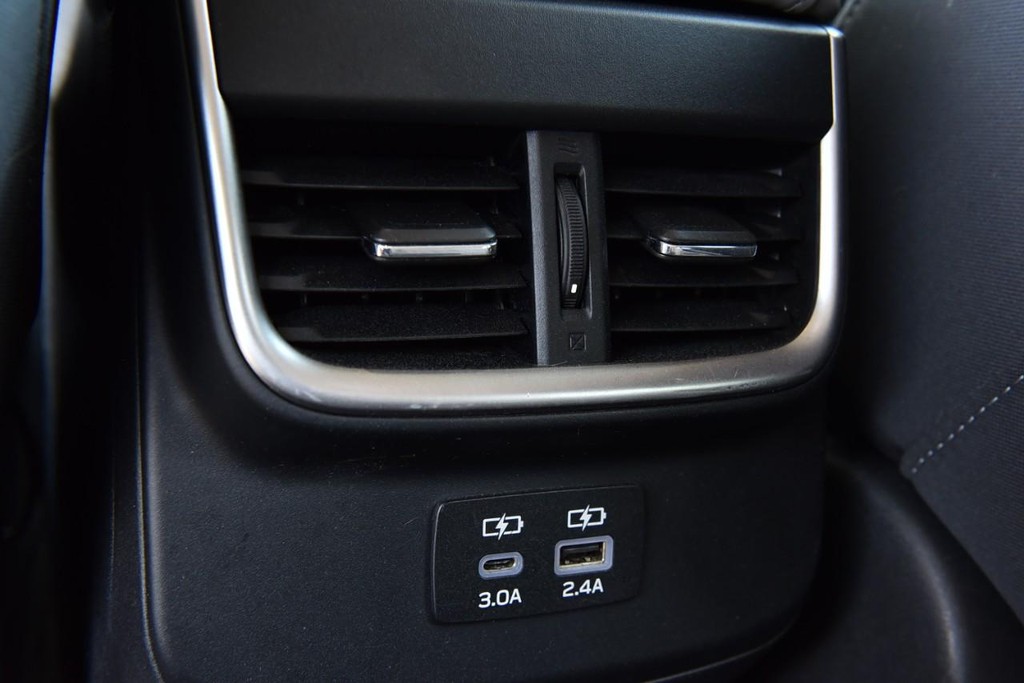 Subaru Outback Vehicle Full-screen Gallery Image 21