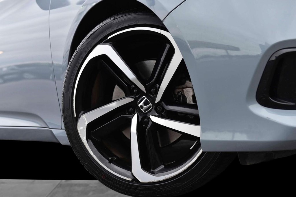 Honda Accord Sedan Vehicle Full-screen Gallery Image 3