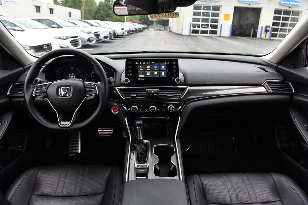 Honda Accord Sedan Vehicle Full-screen Gallery Image 7