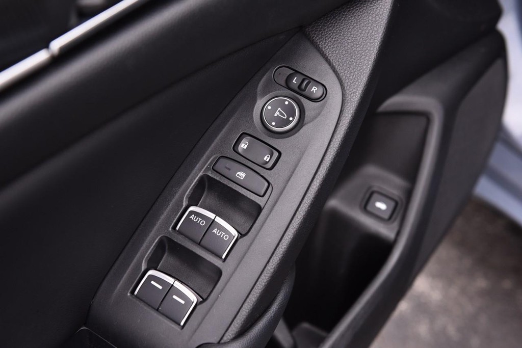 Honda Accord Sedan Vehicle Full-screen Gallery Image 8