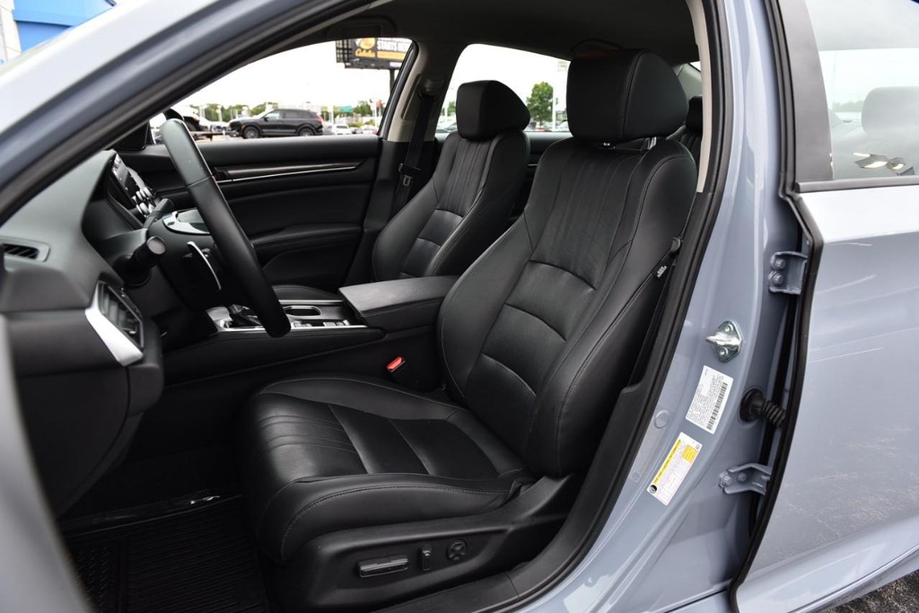 Honda Accord Sedan Vehicle Full-screen Gallery Image 20