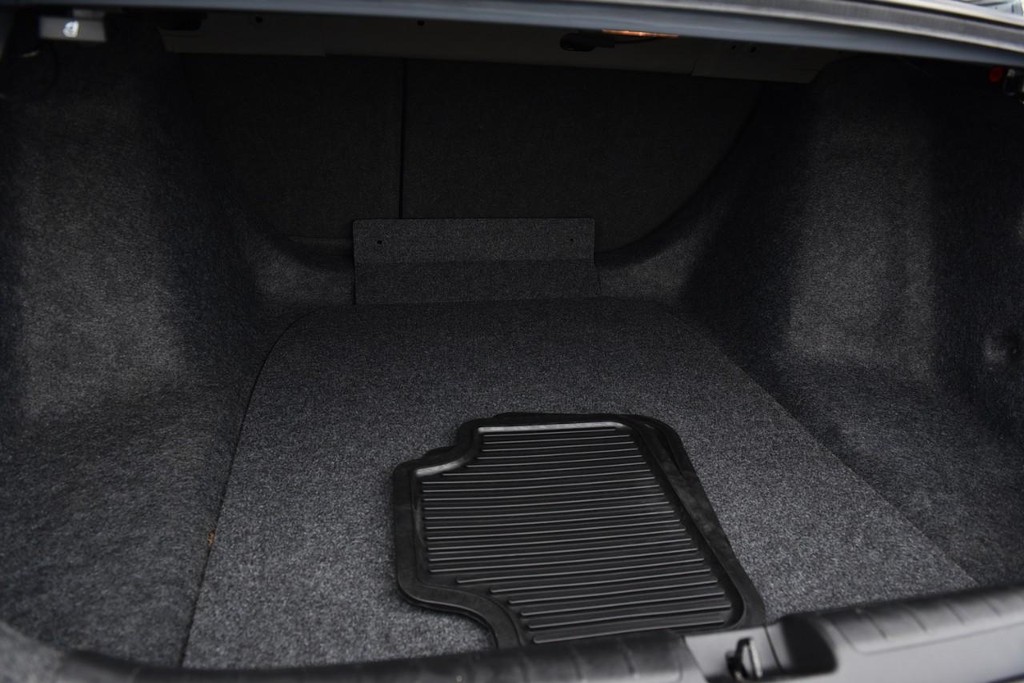 Honda Accord Sedan Vehicle Full-screen Gallery Image 24