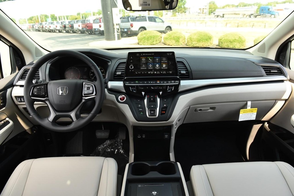 Honda Odyssey Vehicle Full-screen Gallery Image 7