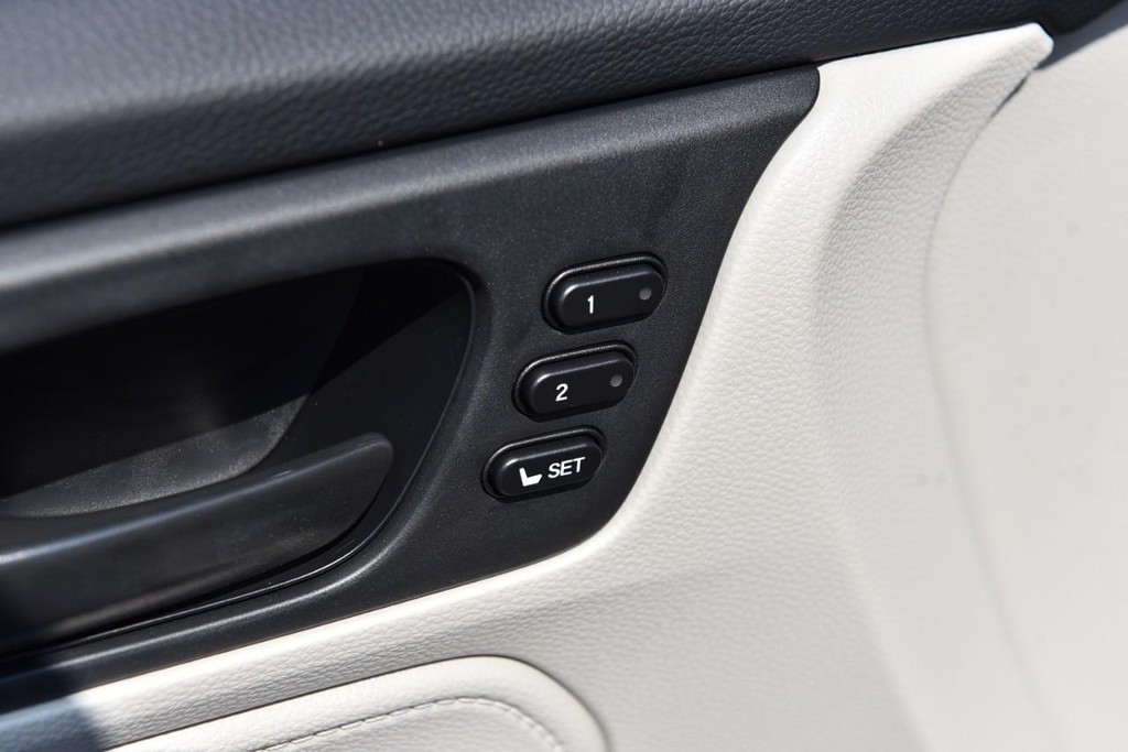 Honda Odyssey Vehicle Full-screen Gallery Image 9