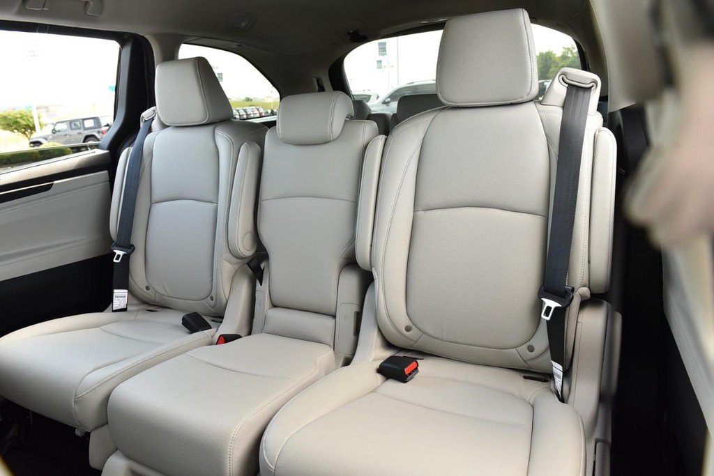 Honda Odyssey Vehicle Full-screen Gallery Image 25