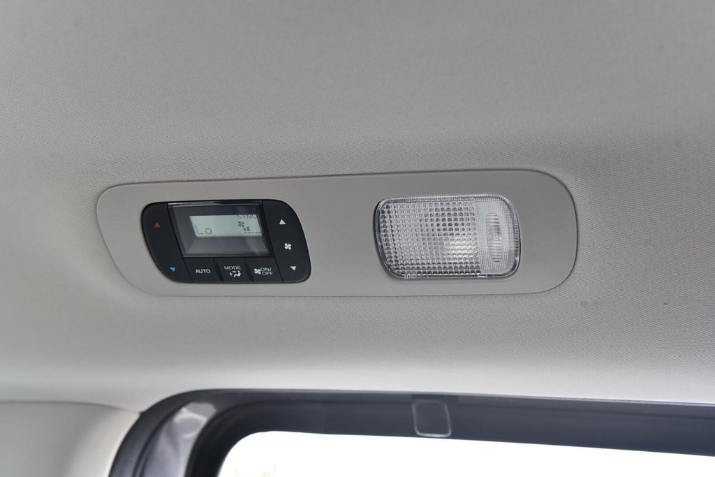Honda Odyssey Vehicle Full-screen Gallery Image 26