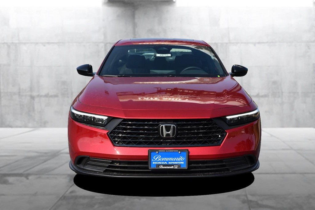 Honda Accord Hybrid Vehicle Full-screen Gallery Image 4