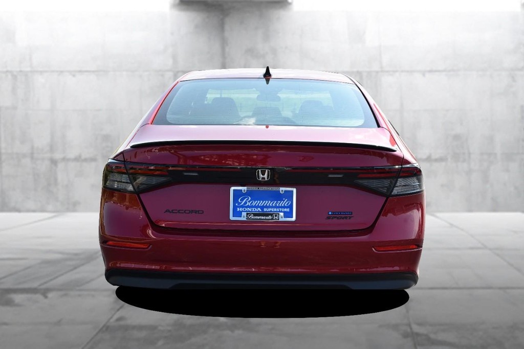 Honda Accord Hybrid Vehicle Full-screen Gallery Image 6
