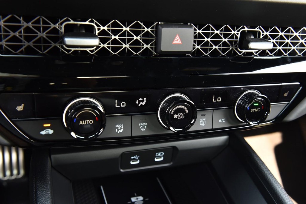 Honda Accord Hybrid Vehicle Full-screen Gallery Image 14